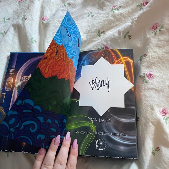 Long Live & Forever Reign - Moonlight Book Box Edition - Picture 8 of 11